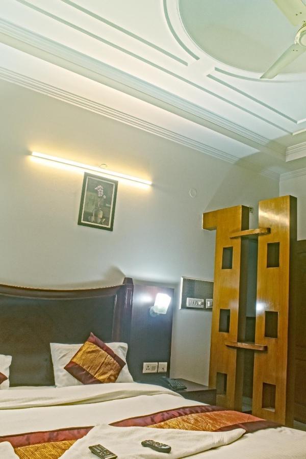 Ddr Hotel Residency Gurgaon Bagian luar foto
