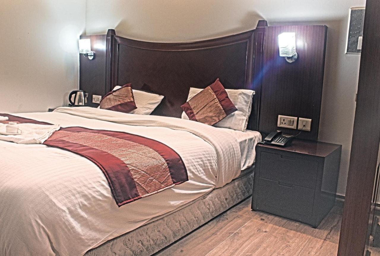 Ddr Hotel Residency Gurgaon Bagian luar foto